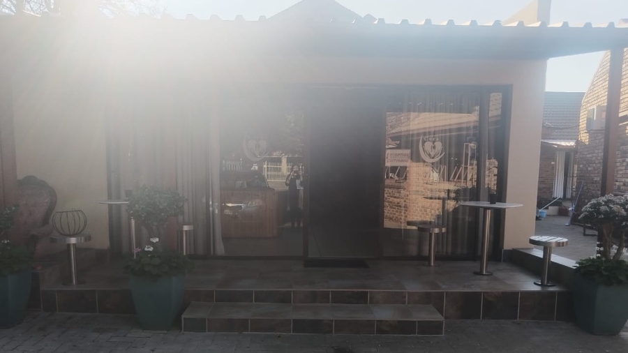 12 Bedroom Property for Sale in Pellissier Free State